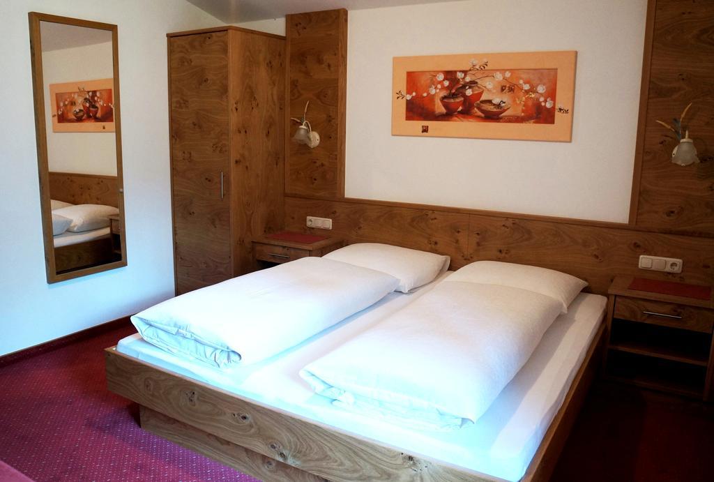 Roasnerhof Apartment Finkenberg Room photo