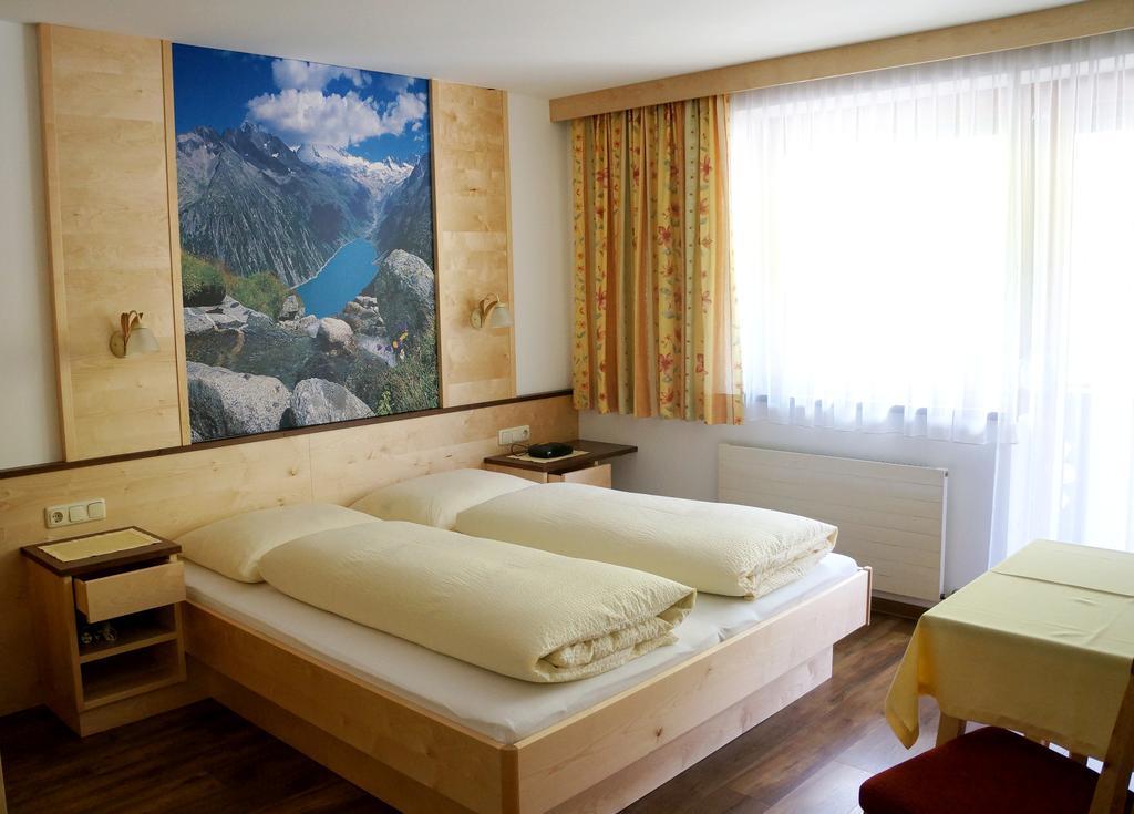 Roasnerhof Apartment Finkenberg Room photo